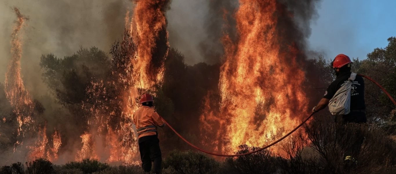 Μεγάλη φωτιά στο Κρυόνερο Αρκαδίας - Επιχειρούν και 4 PZL